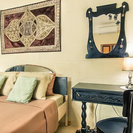 'Feel@Home' Xlendi Retro Designer Apt 30Sec From Beach Exterior photo