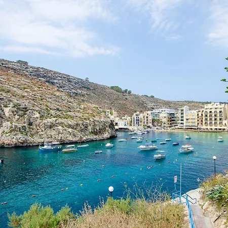 'Feel@Home' Xlendi Retro Designer Apt 30Sec From Beach Exterior photo